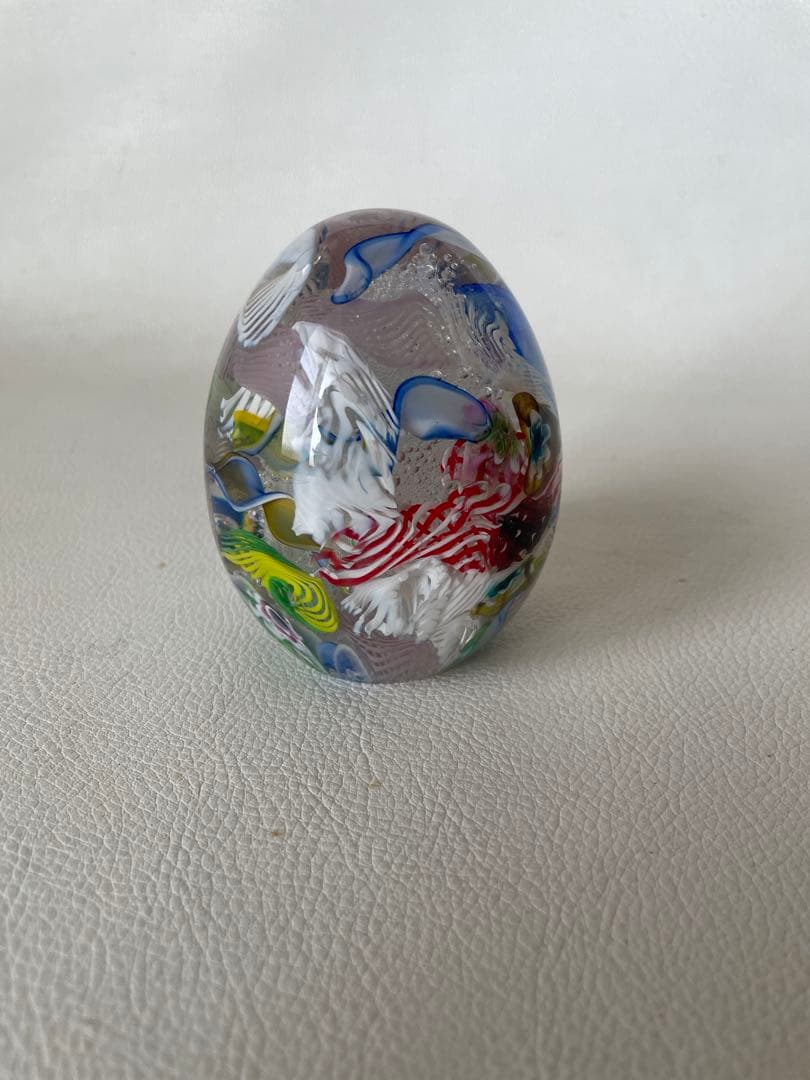 ベネチアンガラス エッグ型 ペーパーウエイト 文鎮 ラッティチーノ模様 ツイスト