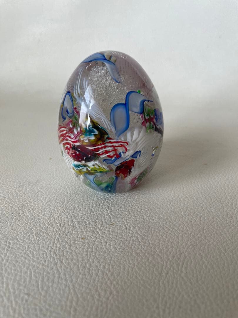 ベネチアンガラス エッグ型 ペーパーウエイト 文鎮 ラッティチーノ模様 ツイスト