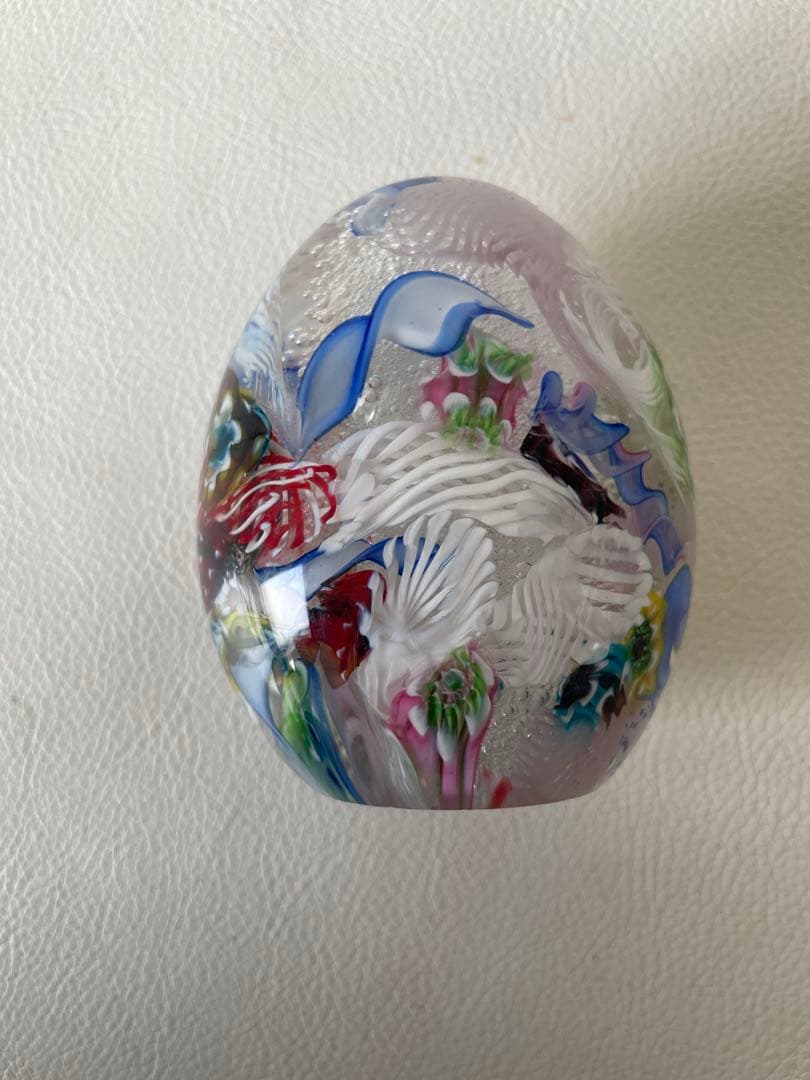 ベネチアンガラス エッグ型 ペーパーウエイト 文鎮 ラッティチーノ模様 ツイスト