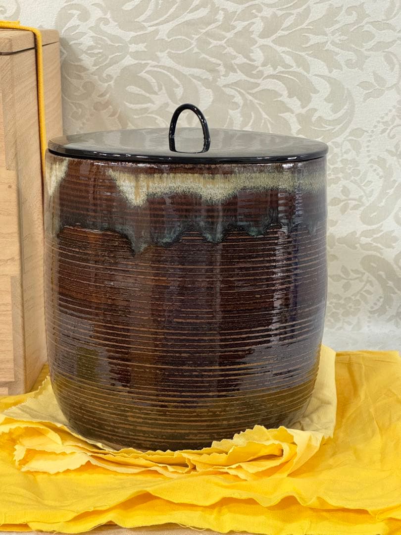 高取焼　鬼丸雪山作　半月水指　塗蓋　茶道具