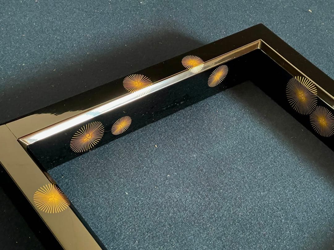 【美品】「祖」 唐松 蒔絵 炉縁 真塗 茶道具 紙箱 (1126あ④)