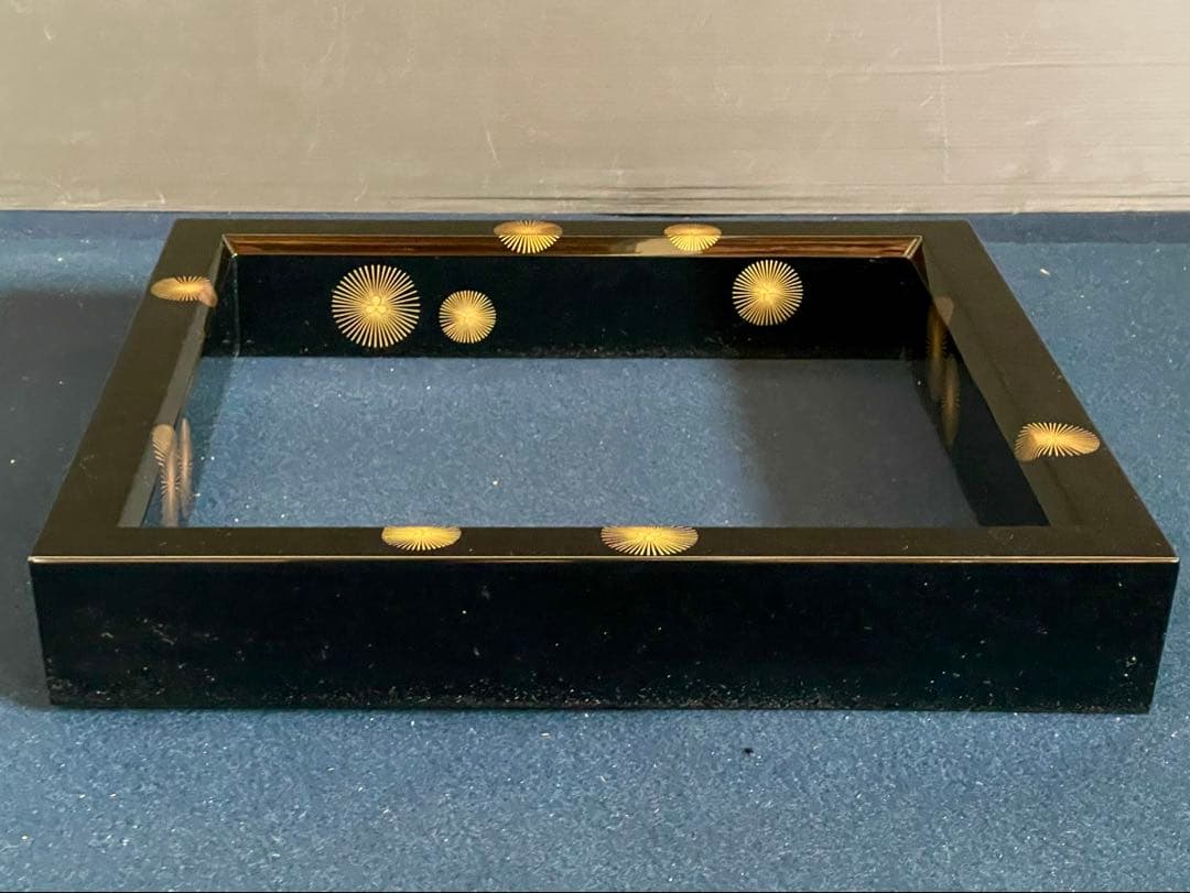 【美品】「祖」 唐松 蒔絵 炉縁 真塗 茶道具 紙箱 (1126あ④)