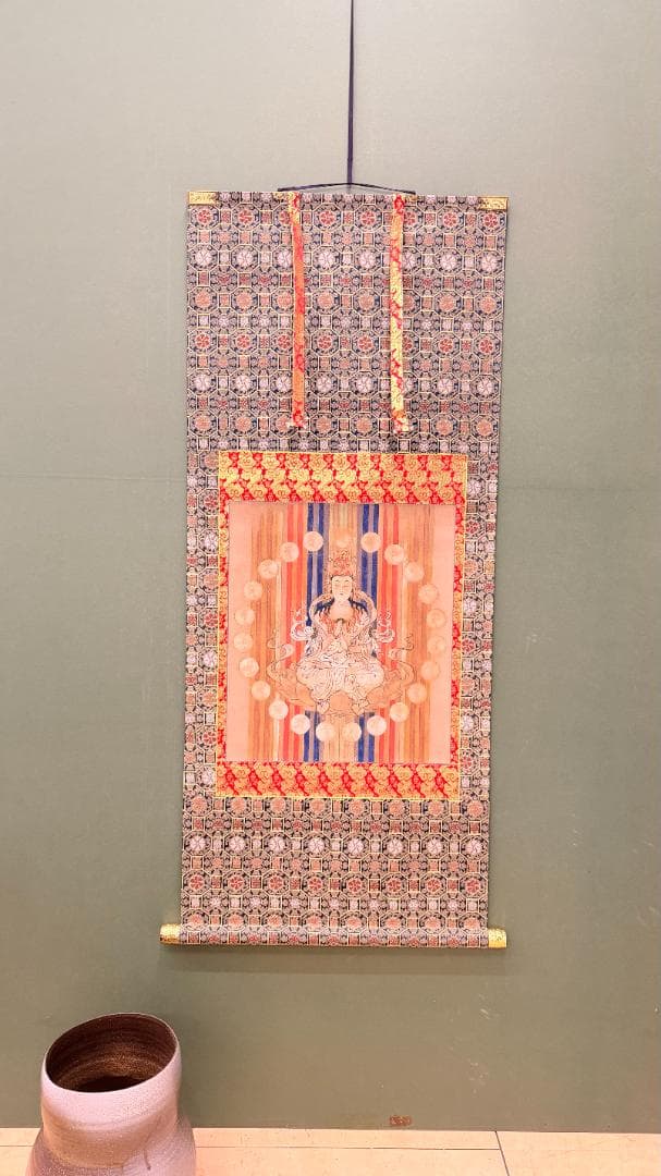 真言宗系 密教仏画 白衣観音（宝冠観音） 宝珠光輪 掛軸 原装完備 昭和期