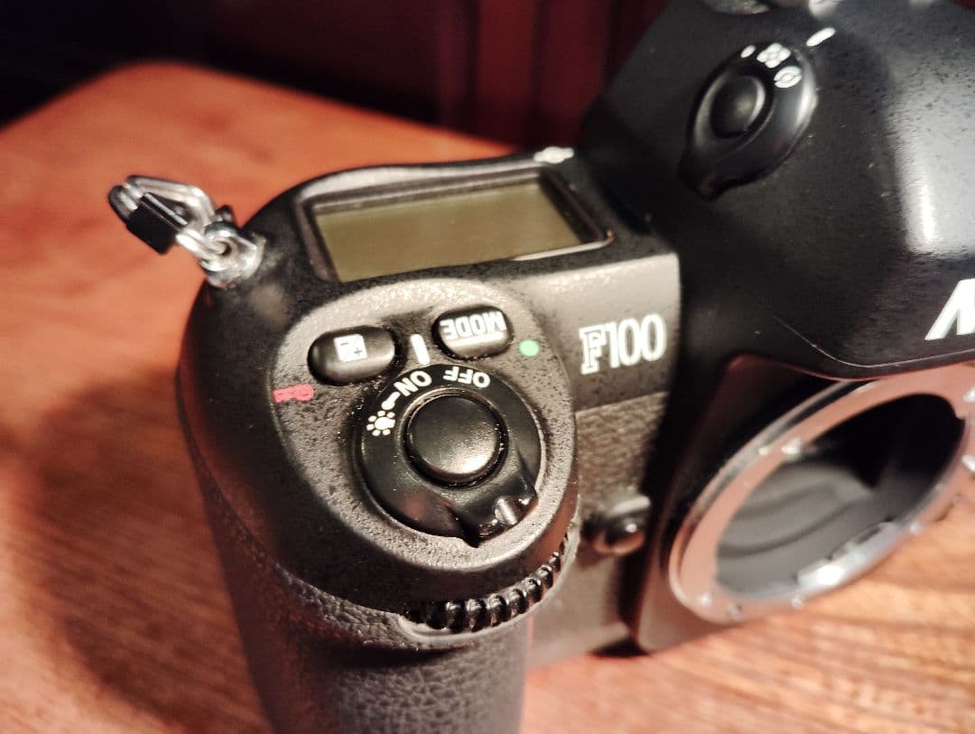 Nikonf100 本体のみ