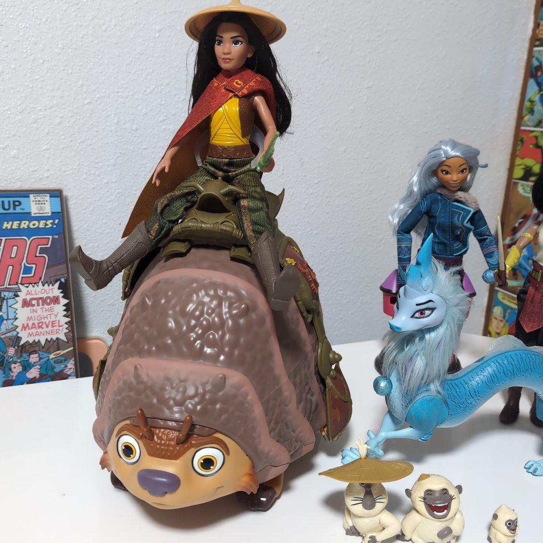 日本未発売 Disney トーキングラーヤとドラゴンの王国 フィギュアセット