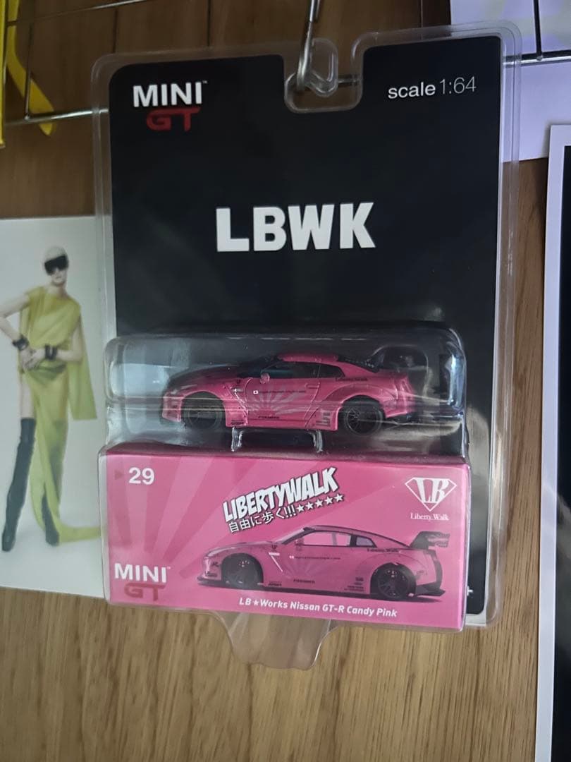 希少！MINIGT LBWK R35 Nissan GT-R CandyPink