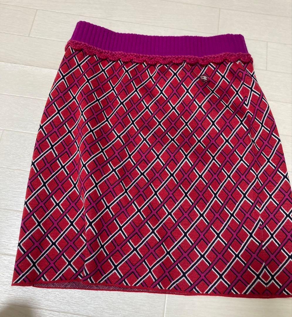 26日までCHANEL 24-25AWシルクスカートレッド&フューシャ　シャネル