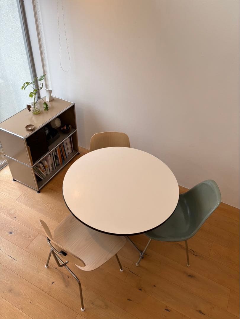 イームズ　テーブル　コントラクトベース　丸テーブル