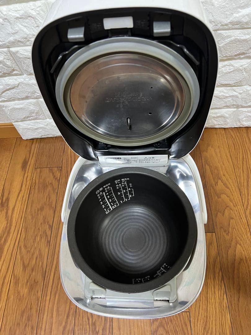 東芝 5.5合 真空圧力IH炊飯器 炎匠炊き RC-10VSR(W) ホワイト