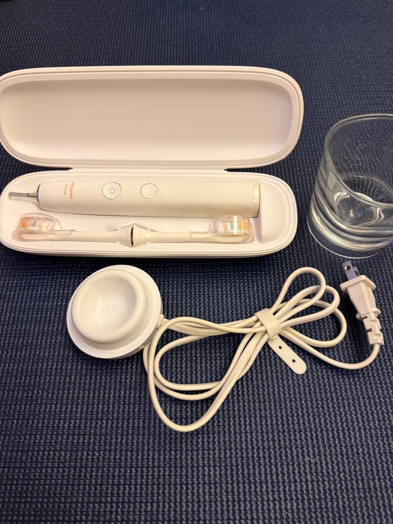 Philips Sonicare 電動歯ブラシ 新品ブラシ2つ、充電ケース付き