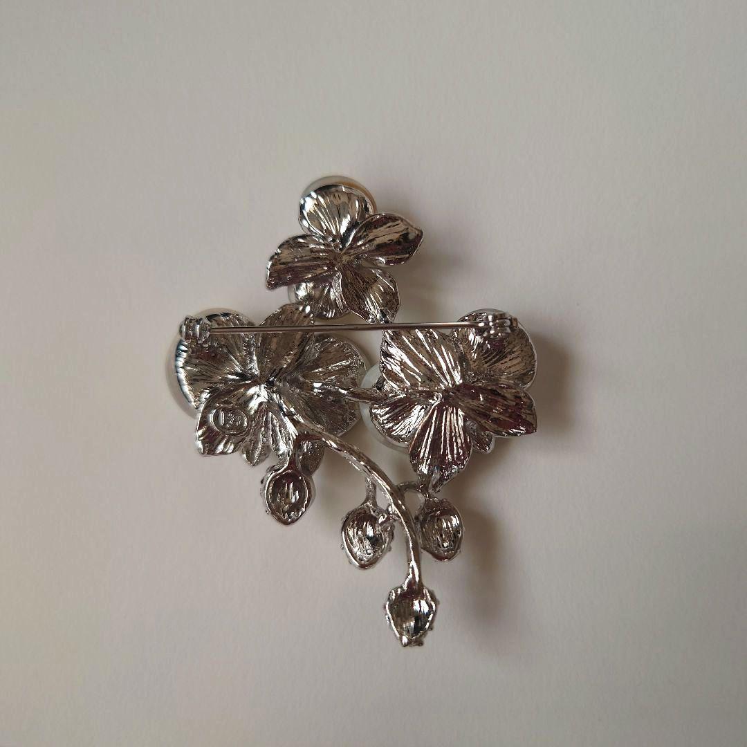 ヴァンドームブティック　ブローチ　胡蝶蘭　白蝶貝