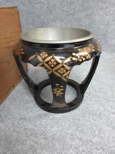 黒塗蒔絵七宝文盃洗台に錫製盃洗箱入り [B25694]