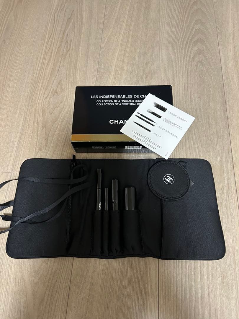 CHANEL メイクブラシセット 4本入り　ミラー付き