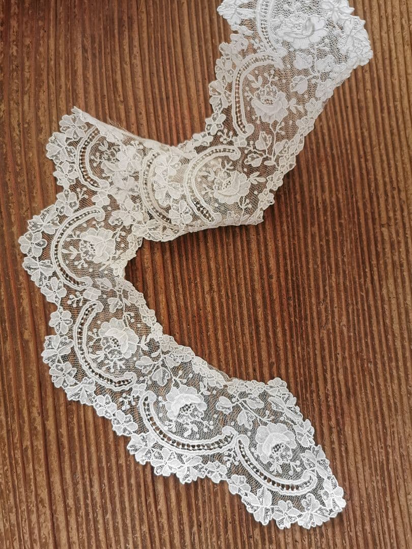 アンティークベルギー ポワンドガーズローズ ９輪の立体薔薇 レースカラー 付け襟