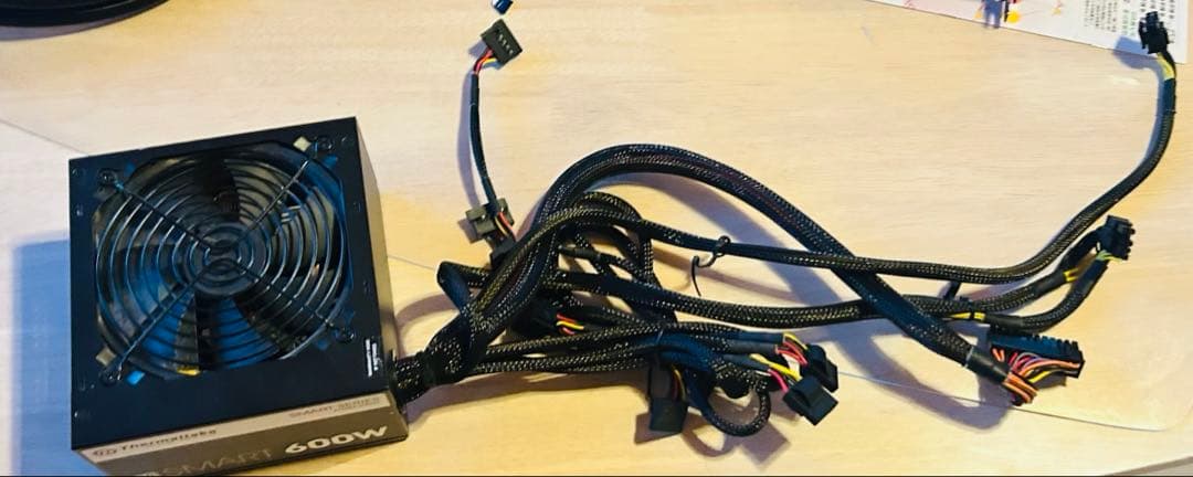 電源ユニット THERMAITAKE SMART600w