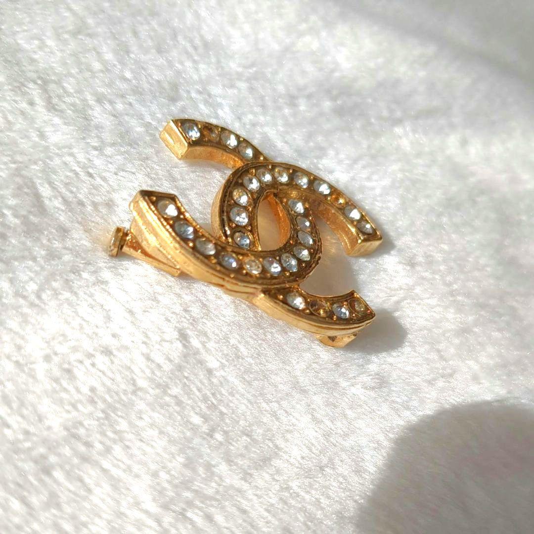 CHANEL ストーン装飾 ロゴブローチ　ゴールド　ヴィンテージ　シャネル