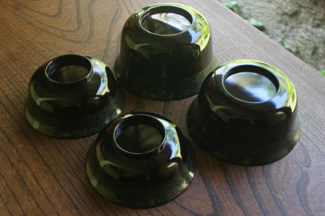 時代逸品！時代黒漆に風情ある青漆松葉蒔絵の映える四つ椀（検京塗懐石道具煮物椀