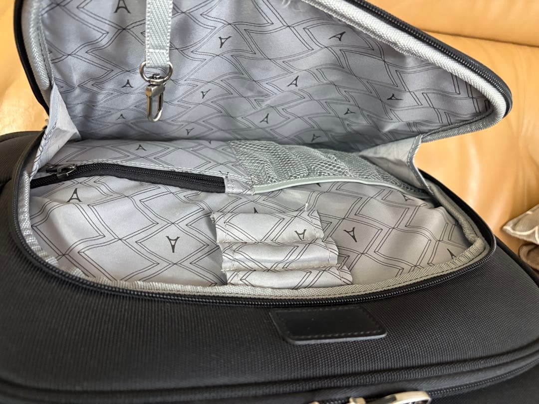 週末値下げTravelpro Crew10 Rolling Tote