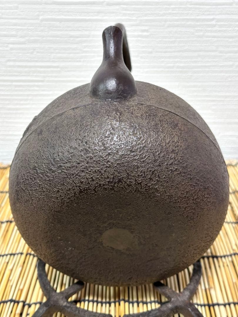 新品、付属品付　南部金狐堂　捻鉉姥口１５型龍文様　南部鉄瓶　南部鉄器　鉄瓶