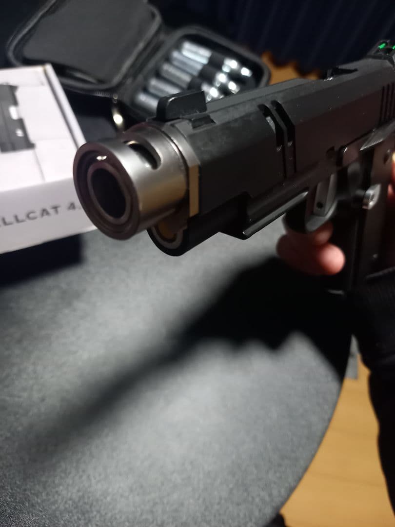 carbon8 ヘルキャットカスタム　CO2ガスガン