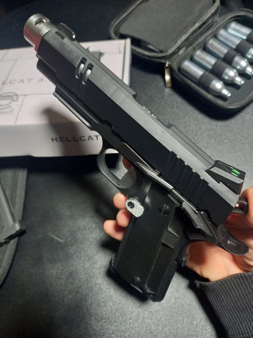 carbon8 ヘルキャットカスタム　CO2ガスガン