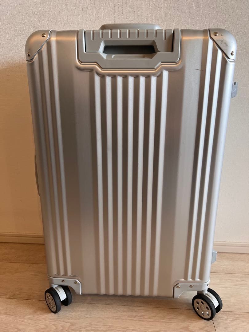 非売品　メルセデスベンツ　スーツケース　シルバーキャリーケース 4輪　65L