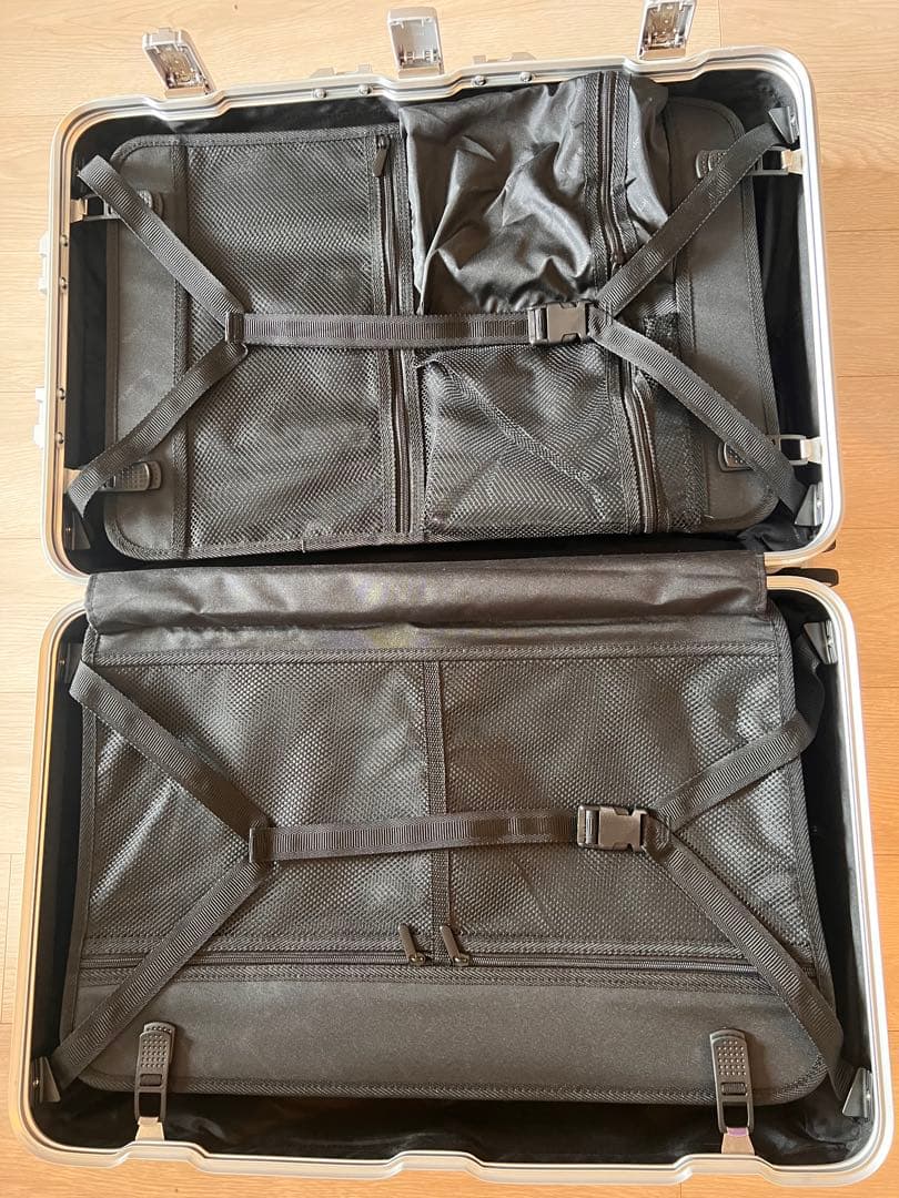 非売品　メルセデスベンツ　スーツケース　シルバーキャリーケース 4輪　65L