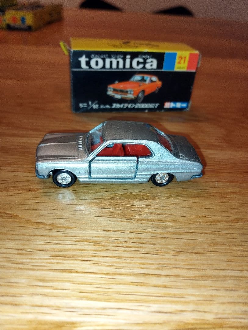 極美品　希少　トミカ 黒箱 21 ニッサンスカイライン 2000GT