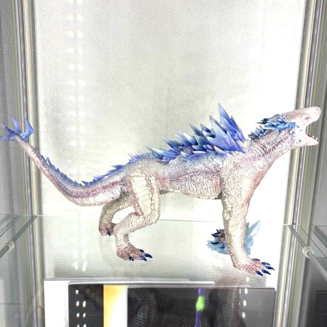 ゴジラ エヴォルブ　シーモ　フィギュア　ハイヤトイズ　ピンバッチ　　スタイリスト