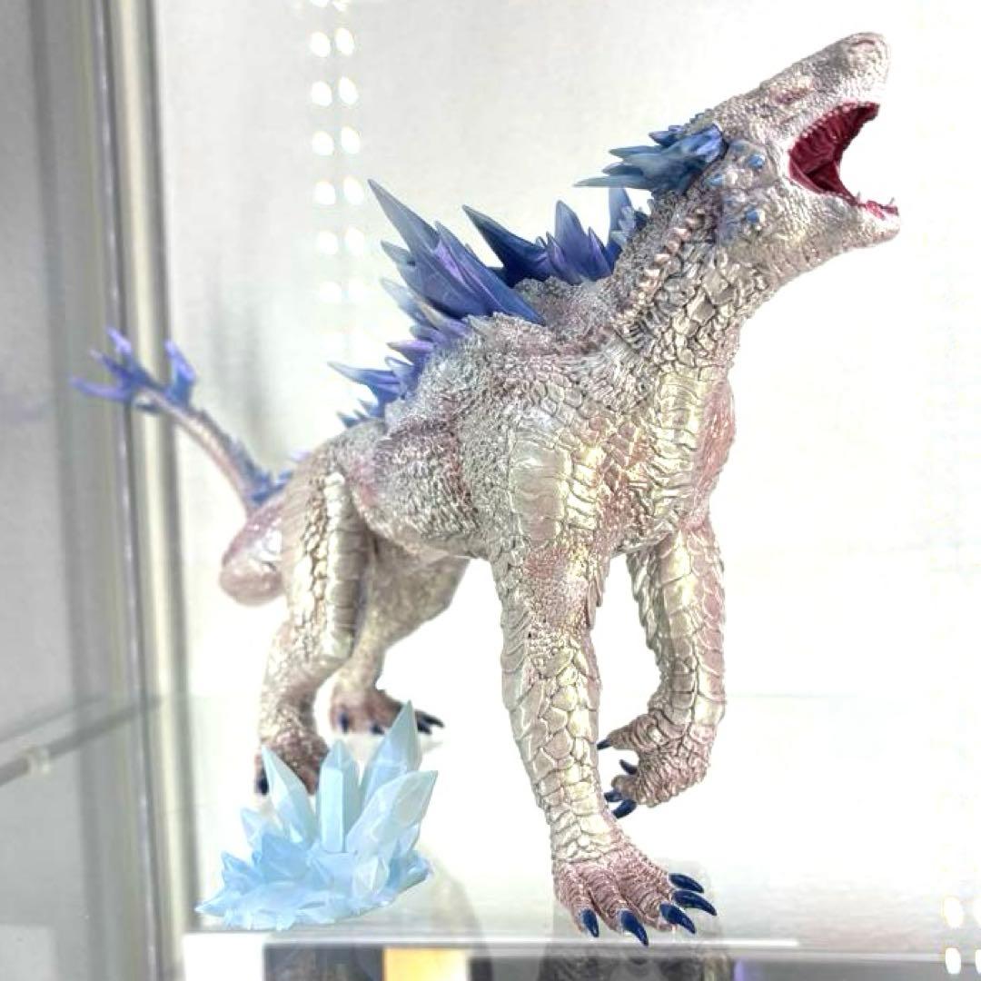 ゴジラ エヴォルブ　シーモ　フィギュア　ハイヤトイズ　ピンバッチ　　スタイリスト