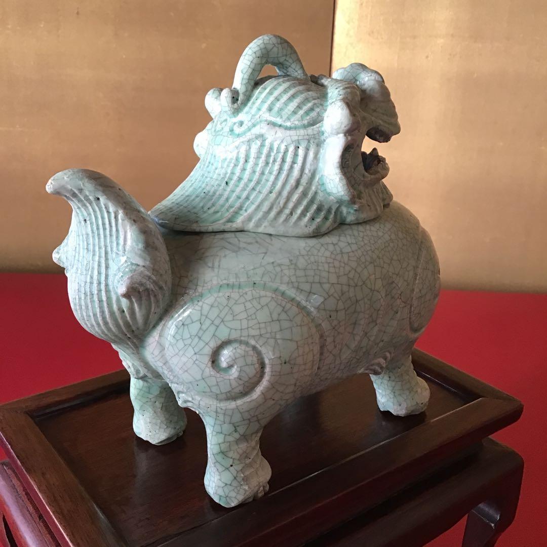 ￼吉向十三軒　青磁向獅子香炉　長次郎作