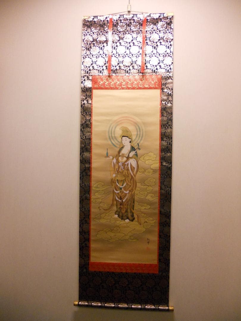 掛け軸 山田紅雪 聖観音 絹本 希少 軸装 茶道具 掛軸 美品 です。