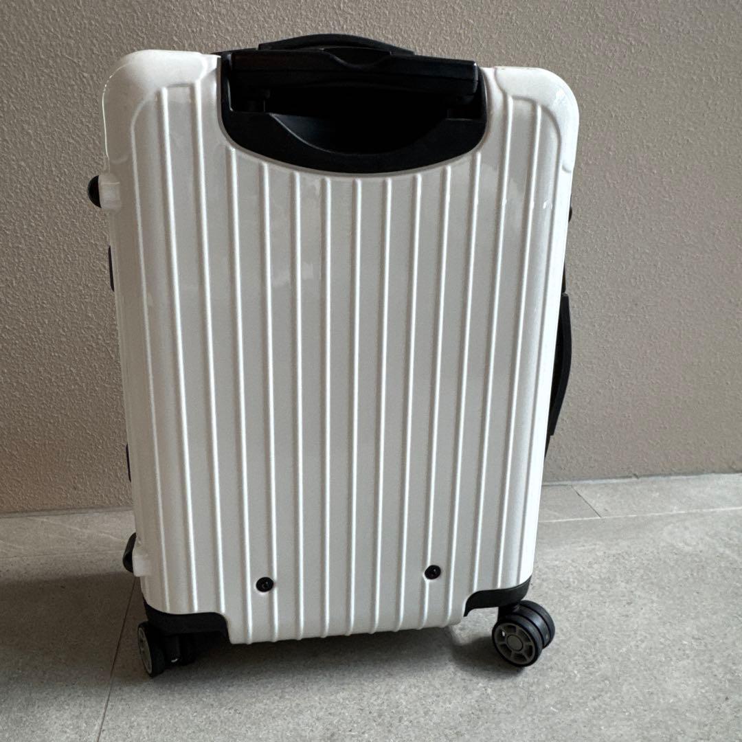 リモワ　機内持ち込みサイズ　スーツケース　ホワイト　ブラック