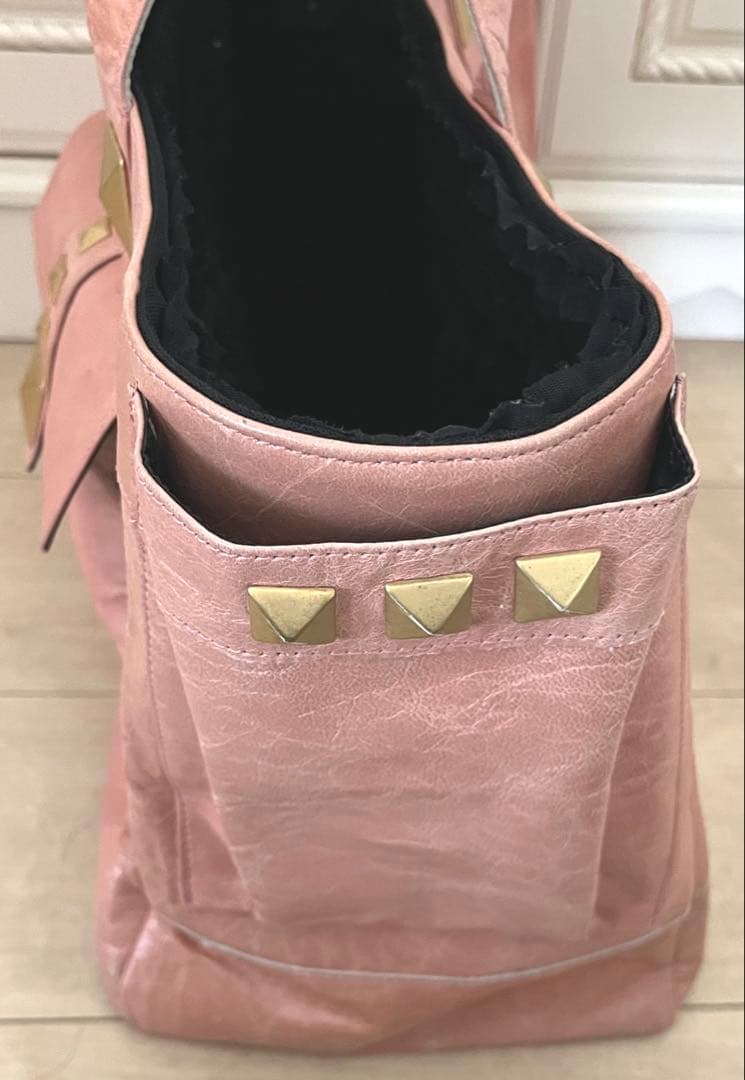 voyage for lala スタッズ付きピンクレザー　キャリーバッグ