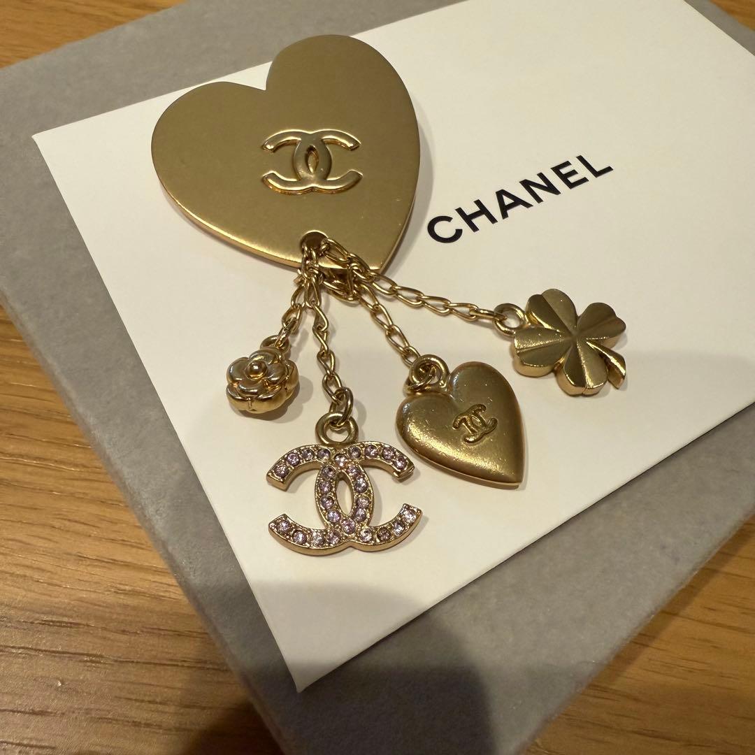 CHANEL 2002年製 スウィングブローチ ハートココマークマルチチャーム
