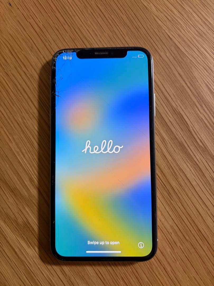 限定値下げ中Apple iPhone X 64GB ホワイト 画面にひびあり