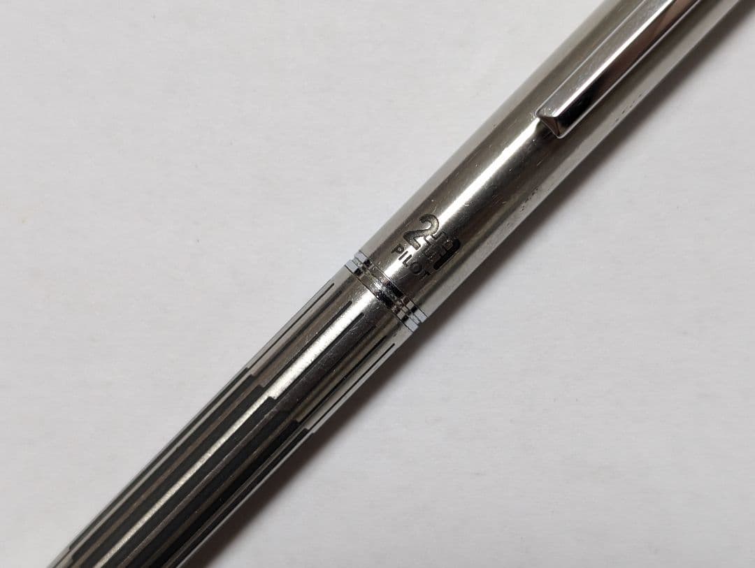 Pilot　2+1　廃盤ボールペン　多機能ペン　蝕刻加工　振り子式