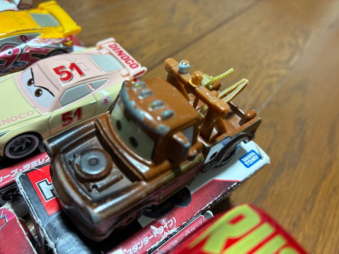 カーズトミカ たくさんのせよう！大きなマック トレーラー　　トミカ49台セット