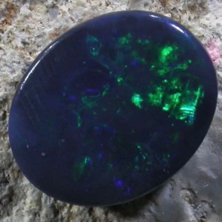 夜空みたいな0.75ctブラックオパール/ライトニングリッジ