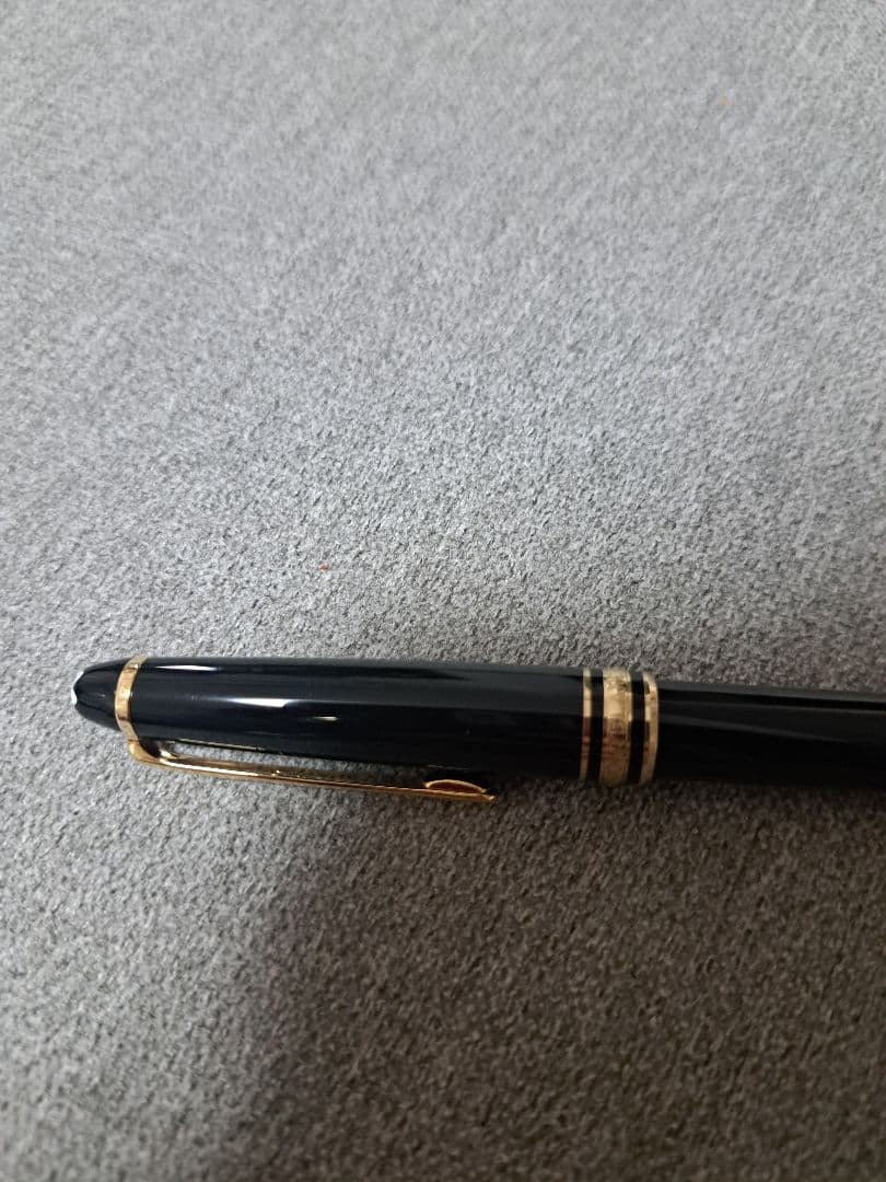 MONTBLANC ボールペン ブラック 替え芯１本付き　モンブラン