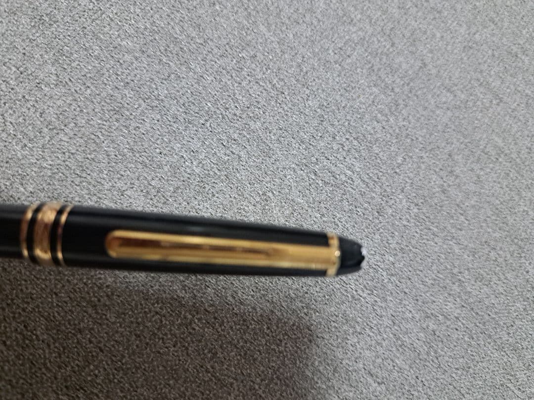 MONTBLANC ボールペン ブラック 替え芯１本付き　モンブラン