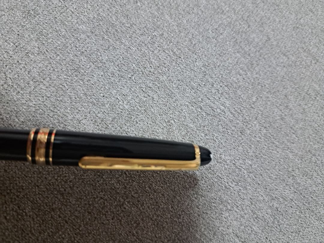 MONTBLANC ボールペン ブラック 替え芯１本付き　モンブラン