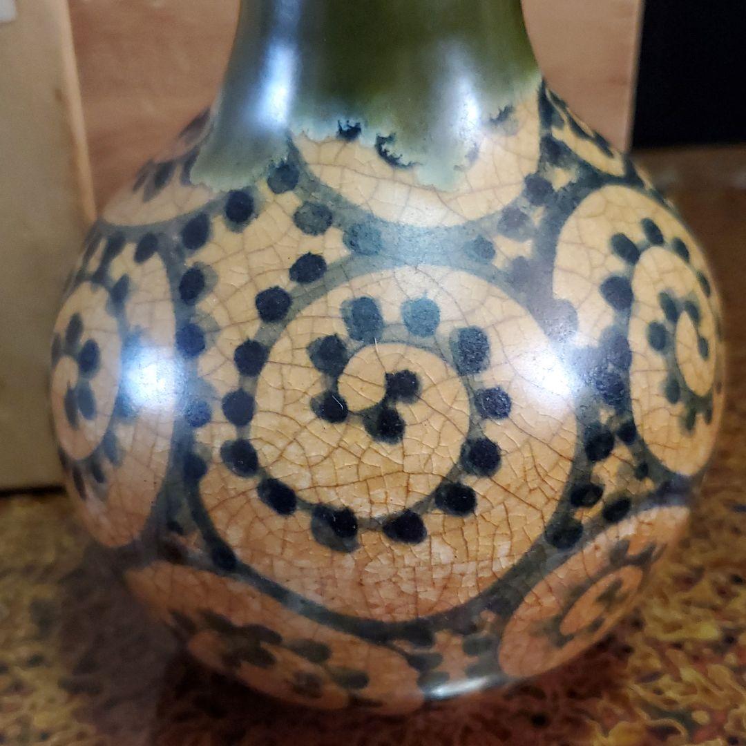 ７　京栗田焼　唐草花瓶　三文字屋九左衛門