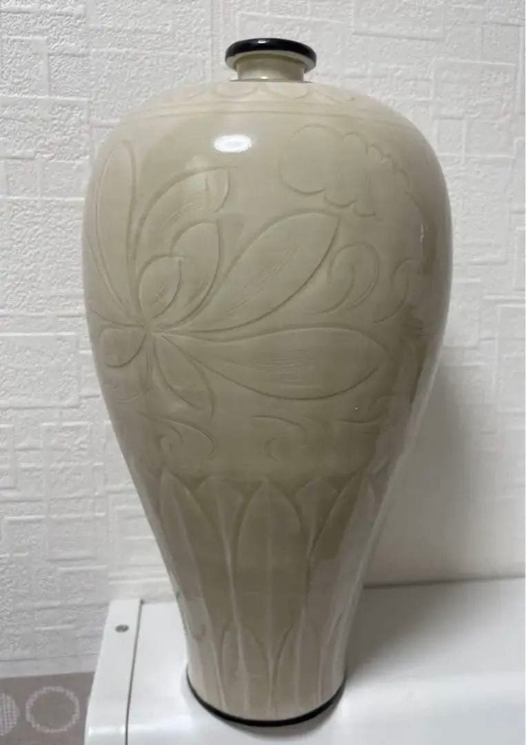 中国 宋時代 定窯白磁 细陰刻花卉文瓶 陶芸古美術 。