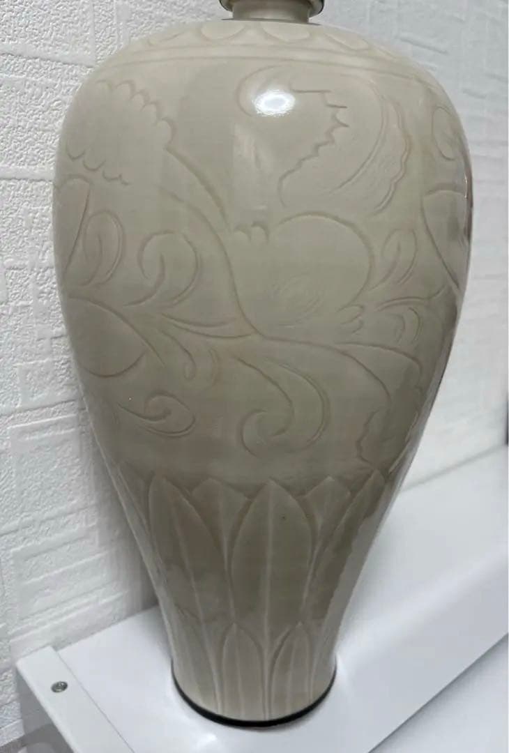 中国 宋時代 定窯白磁 细陰刻花卉文瓶 陶芸古美術 。