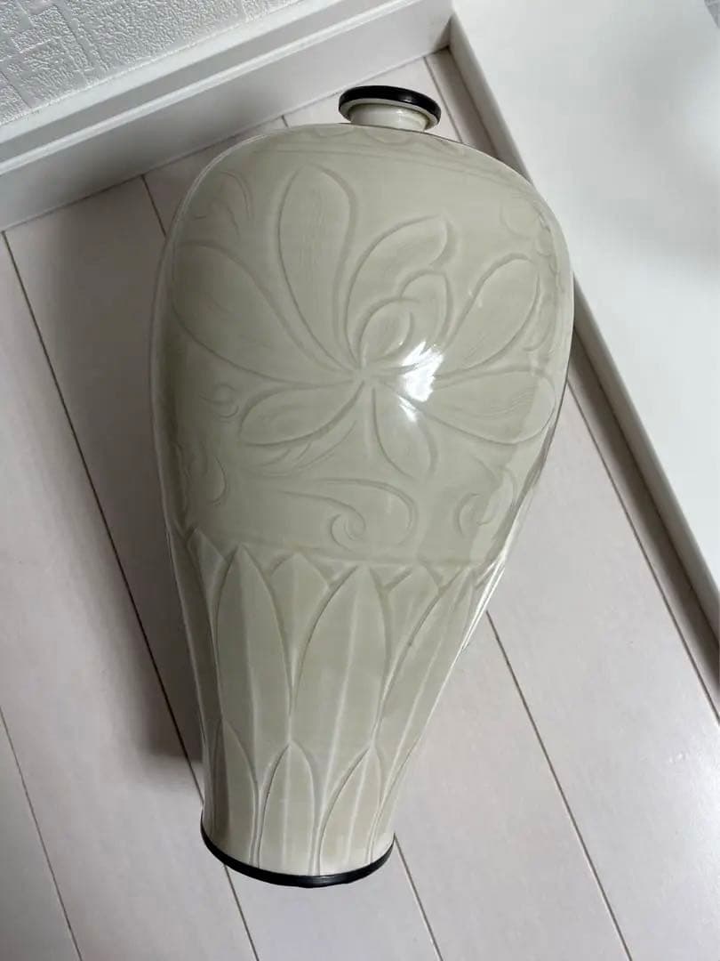 中国 宋時代 定窯白磁 细陰刻花卉文瓶 陶芸古美術 。