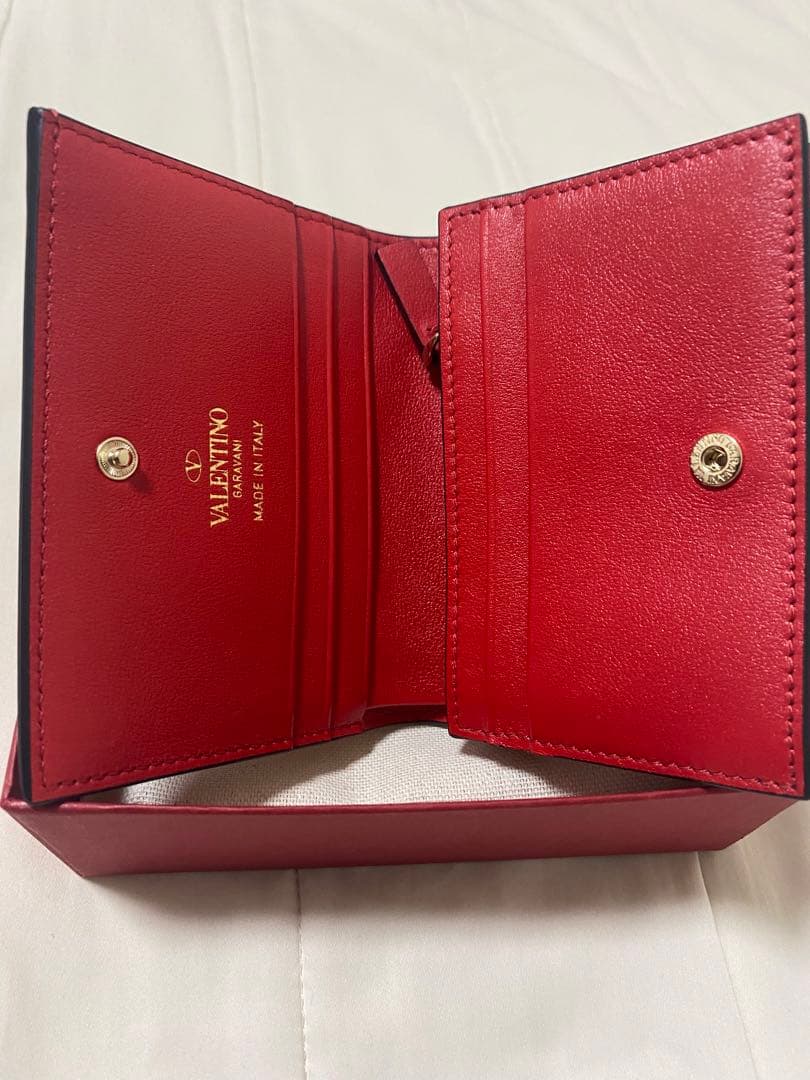 る*な様 （美品）VALENTINO 二つ折り財布