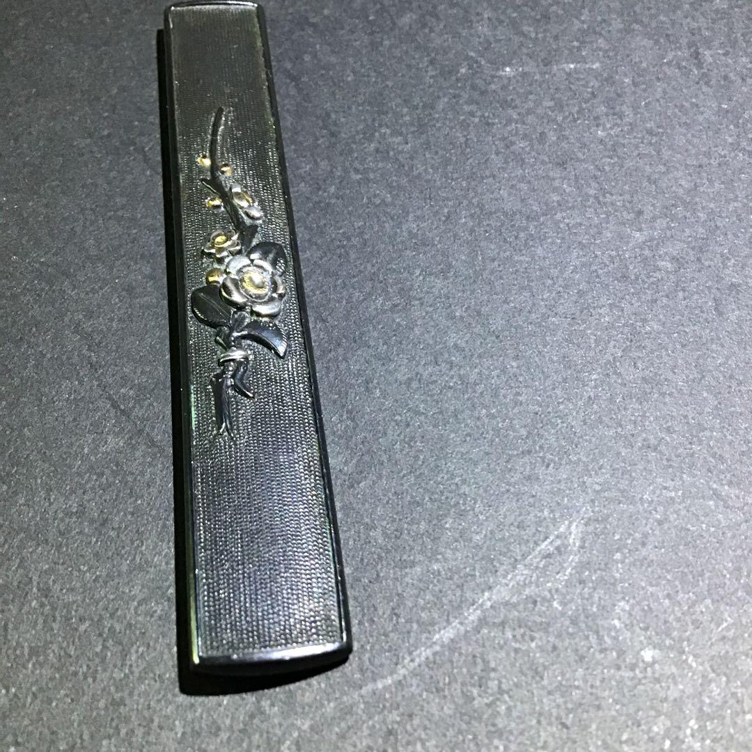 小柄　色絵高彫象嵌　「梅枝絵」　後藤光久在銘　名品