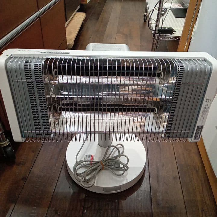 ダイキン セラムヒート 遠赤外線 暖房機 2022年製 ERFT11ZS-W