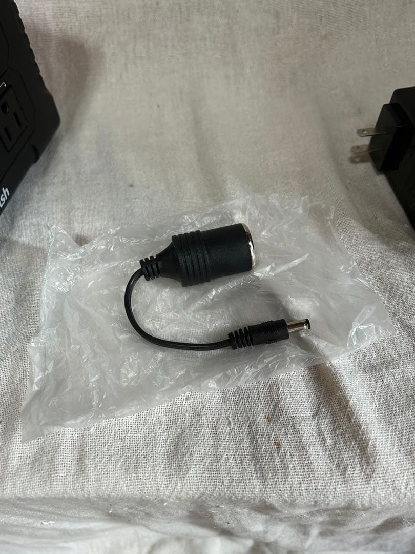 【美品】防犯グッズ FlashFish ポータブル電源　容量 小型発電機